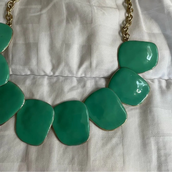 NWOT Seafoam green‎ /  teal statement necklace - Picture 3 of 3